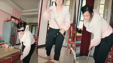 【抖音闪现】不经意的走光，小少妇家中做家务，拖地过程中大白兔不时蹦出，抖音爸爸居然没检测出来
