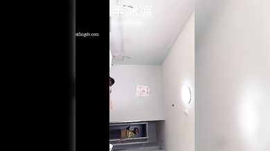 裸接外卖第七弹     终于碰上一个敢看的小哥了   他在门口有又偷窥又偷拍   可能后来要超时了 才恋恋不舍的走了